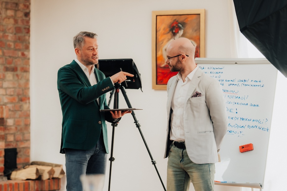 Uczestnicy Kuźniar Media Camp podczas intensywnego szkolenia z public speaking