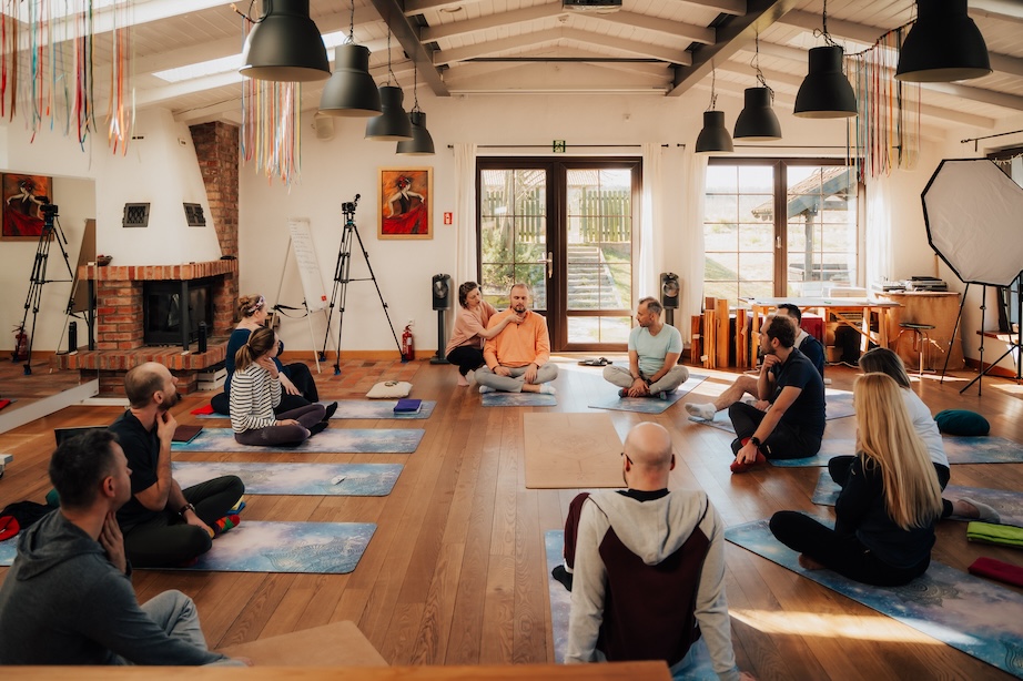 Uczestnicy Public Speaking Leaders' Camp podczas zajęć terenowych – Kuźniar Media