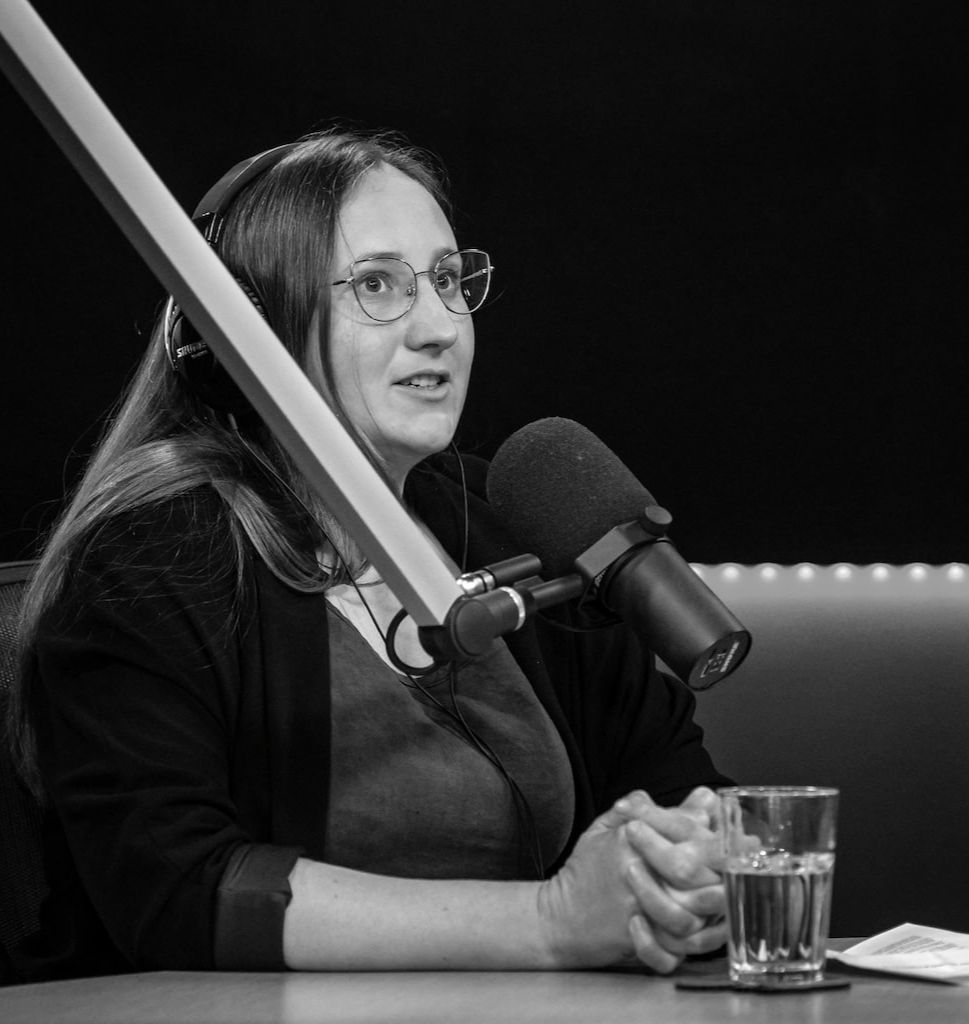 Dominika Pruszczak – psycholożka, trenerka umiejętności psychospołecznych, coach. Ekspertka Voice House Academy, autorka rozdziału Psychologia podręcznika The Host