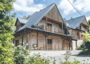 Budynek ekopensjonatu Lubinowe Wzgórze – miejsce szkolenia Public Speaking Leaders' Camp